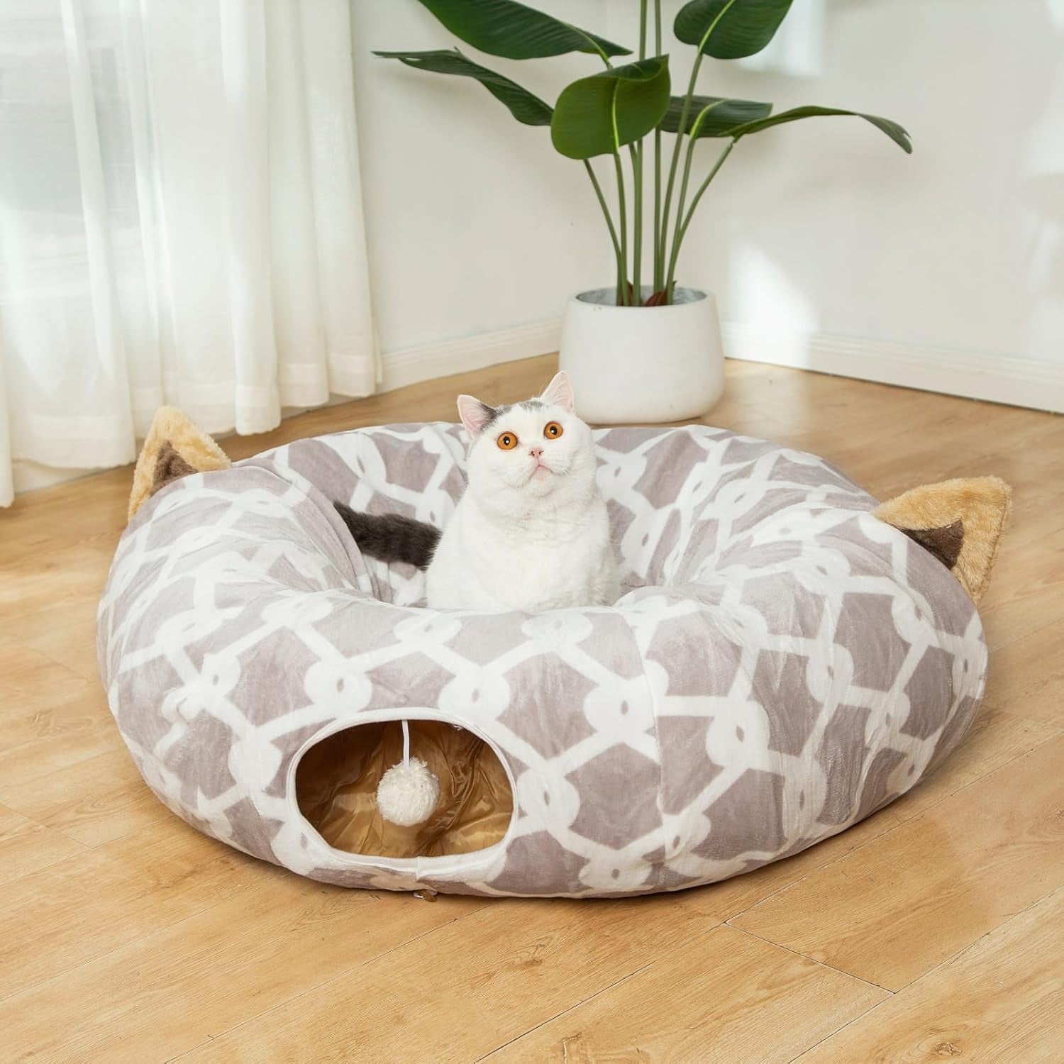 "Large Cat Tunnel Bed with Plush Cover and Toy Balls - Flexible Design for Cats and Small Dogs"